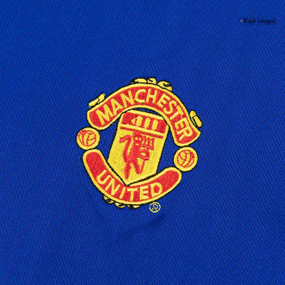 Retro Manchester United Away Shirt 2005/06 Blue