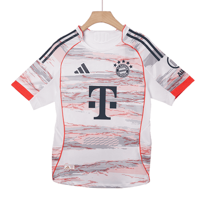 OLISE #17 Bayern Munich Maillot Extérieur 2025/26 Blanc Joueur